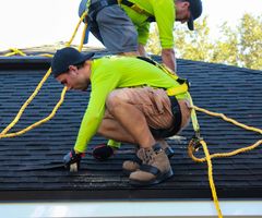 Show roofers at work